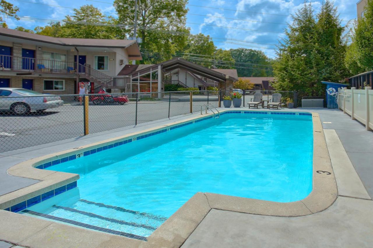 Sidney James Mountain Lodge Гетлинбург Екстериор снимка