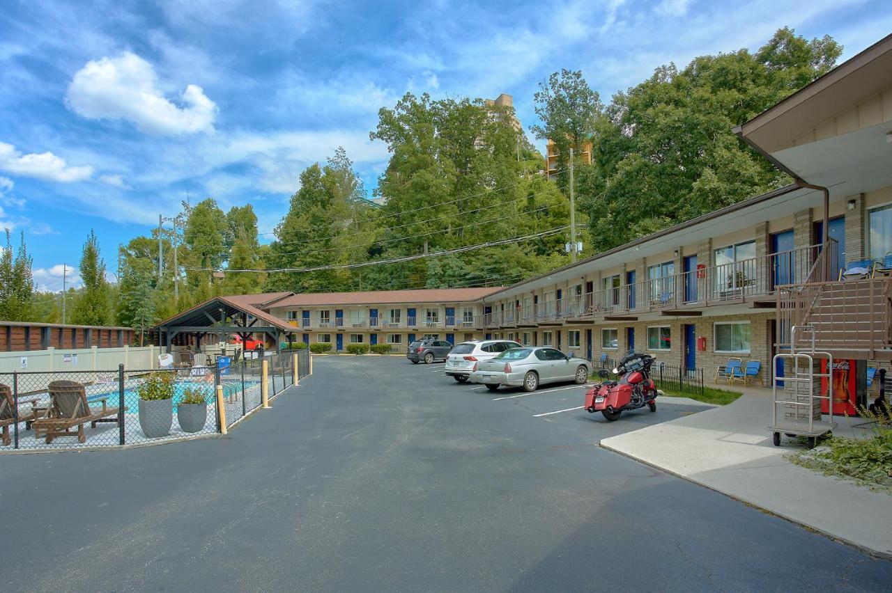 Sidney James Mountain Lodge Гетлинбург Екстериор снимка