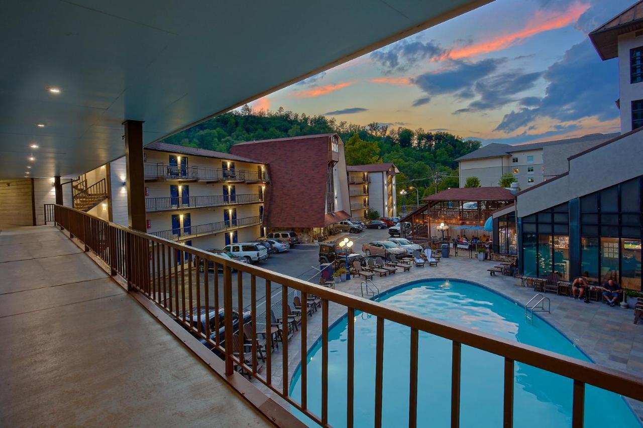 Sidney James Mountain Lodge Гетлинбург Екстериор снимка