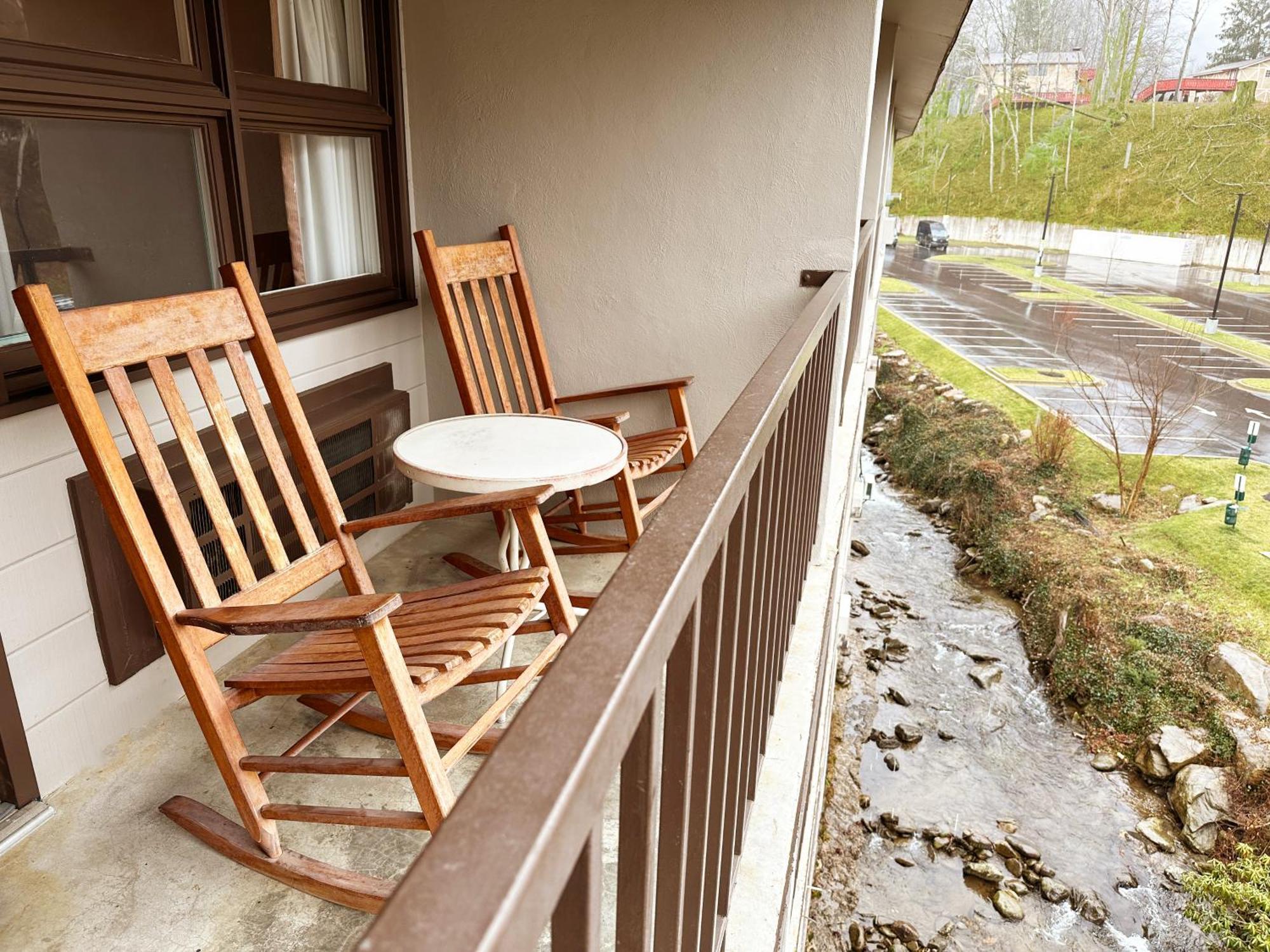 Sidney James Mountain Lodge Гетлинбург Екстериор снимка